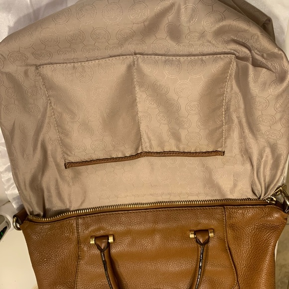 Michael Kors Large Pebbled Leather Shoulder Bag - Picture 12 of 16